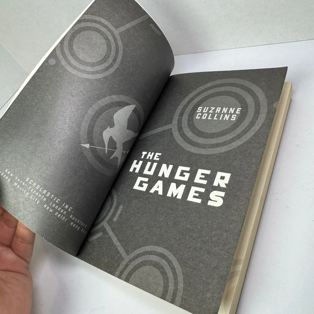 The Hunger Games Suzanne Collins Paperback Book Dystopian Young Adult‎ Novel EUC
